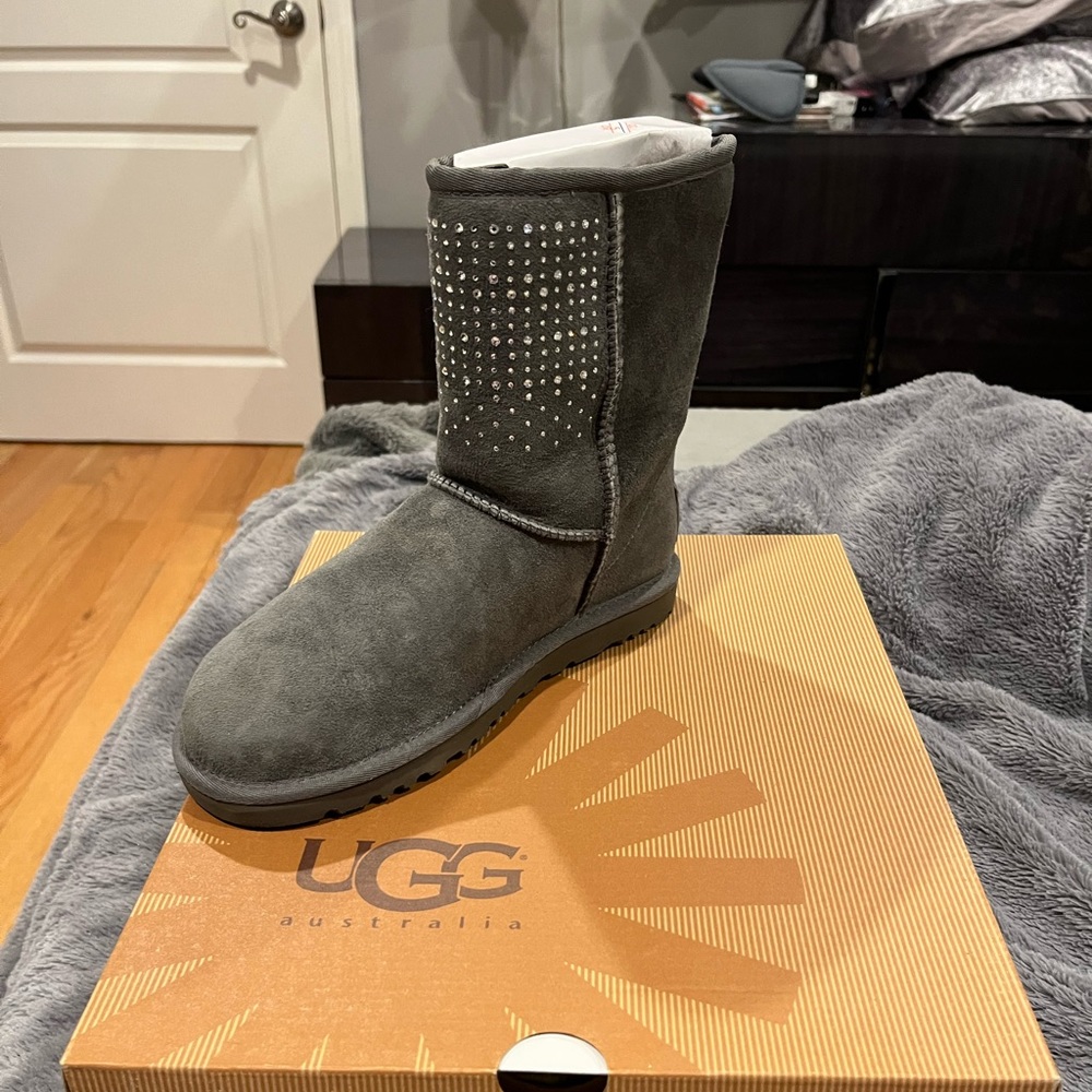Brand new Women’s bling uggs